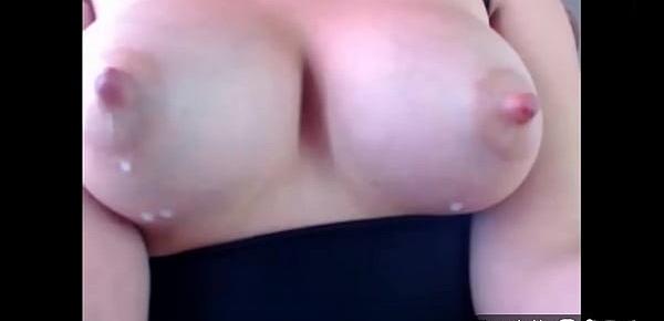  Tetas naturales y llenitas de leche